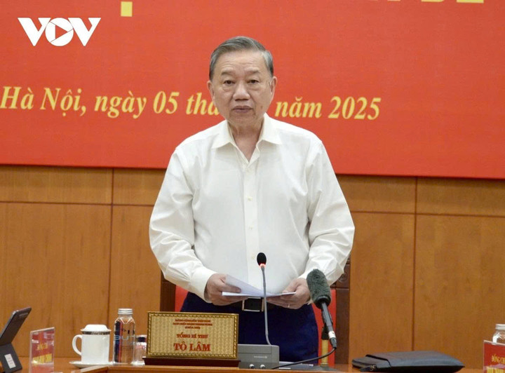 Tổng Bí thư nhấn mạnh: “Những điểm nghẽn về thể chế, pháp luật đã được phát hiện phải được xử lý ngay”.