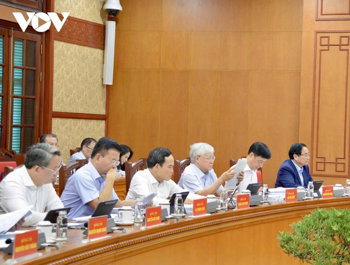 Các đại biểu dự phiên họp.