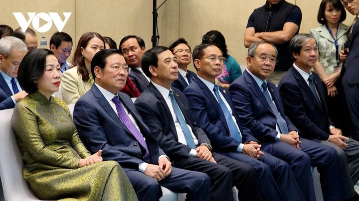 Các đại biểu dự buổi gặp mặt.