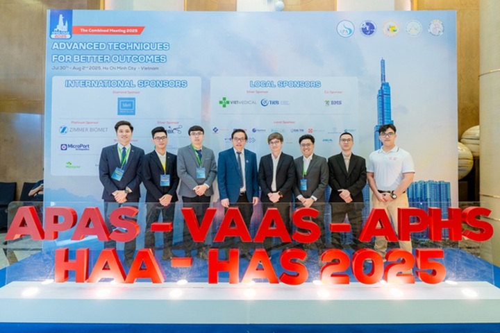 Đoàn các bác sĩ Vinmec & VinUni tham dự và báo cáo các nghiên cứu tại Hội nghị.