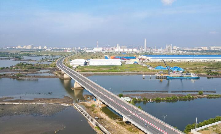 The company proposed to build a fast railway connecting Ho Chi Minh City with Cai Mep, Bau Bang and Can Tho. (Photo: B.L)