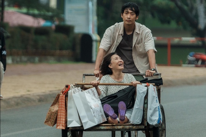 Phim ‘Mang mẹ đi bỏ’ cán mốc 100 tỷ đồng sau 6 ngày công chiếu