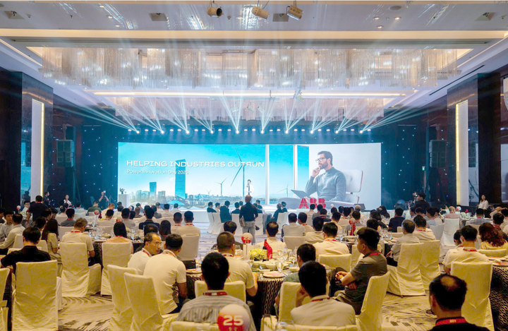 Toàn cảnh sự kiện.