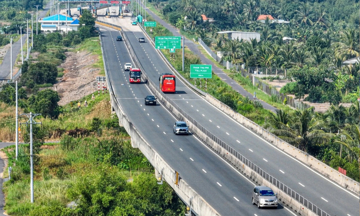 Cao tốc TP.HCM - Trung Lương - Mỹ Thuận là tuyến đường kết nối trung tâm kinh tế - xã hội của khu vực Tây Nam Bộ với TP.HCM.