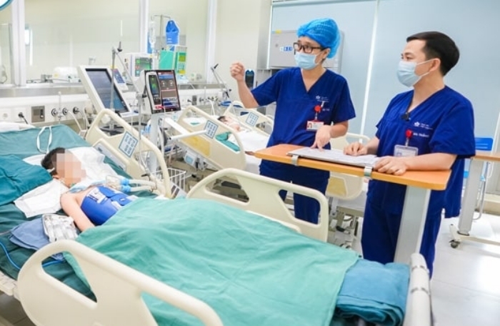 Trẻ đuối nước đang được điều trị tại khoa Điều trị tích cực Nội khoa.