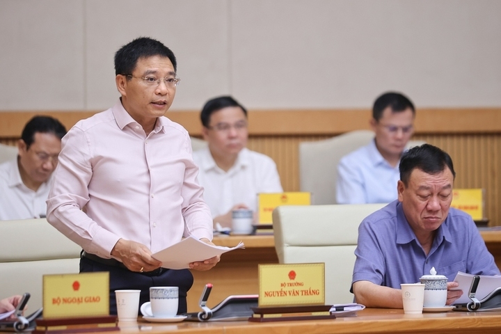 Bộ trưởng Bộ Tài chính Nguyễn Văn Thắng báo cáo tình hình kinh tế xã hội tháng 7 và 7 tháng qua. (Ảnh: VGP/Nhật Bắc)