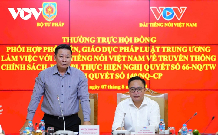 Thứ trưởng Bộ Tư pháp Nguyễn Thanh Ngọc, Phó Chủ tịch Hội đồng phối hợp phổ biến, giáo dục pháp luật Trung ương phát biểu tại cuộc họp.