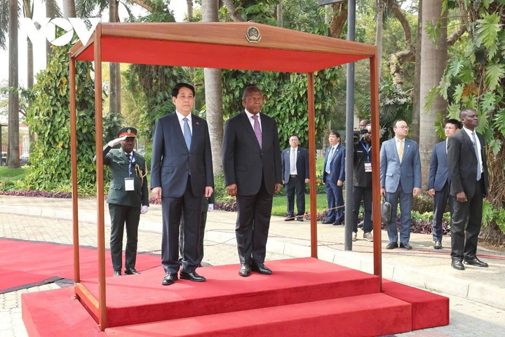 Tổng thống Angola João Manuel Gonçalves Lourenço chủ trì lễ đón Chủ tịch nước Lương Cường thăm cấp nhà nước tới Angola.