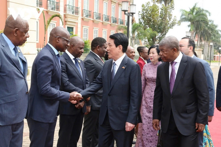 Tổng thống João Manuel Gonçalves Lourenço giới thiệu thành viên đoàn cấp cao Angola.