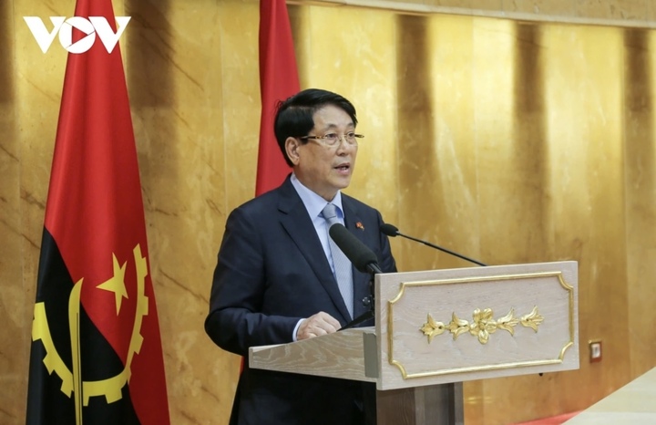 Chủ tịch nước Lương Cường phát biểu chính sách tại Quốc hội Angola.
