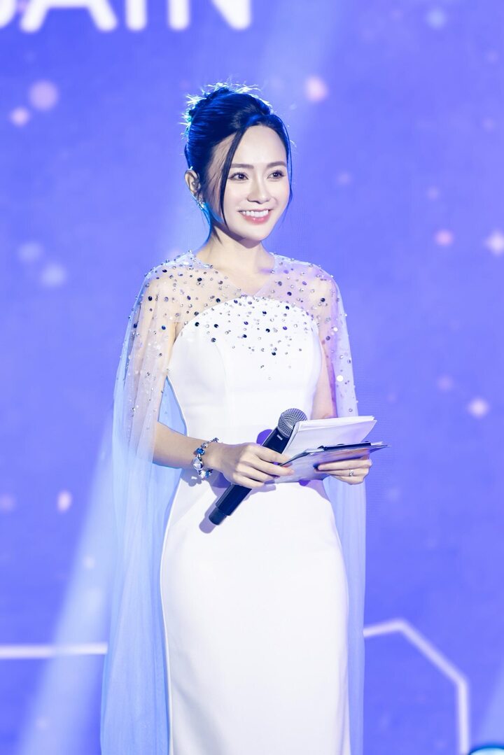 Từng nổi bật tại cuộc thi The Voice, Thu Thuỷ đã từ bỏ con đường ca hát để rẽ hướng sang công việc MC.