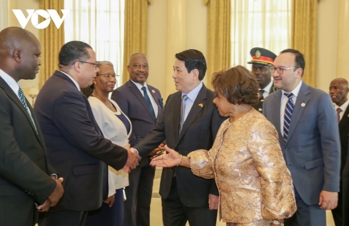 Chủ tịch Quốc hội Carolina Cerqueira giới thiệu đoàn Quốc hội Angola.