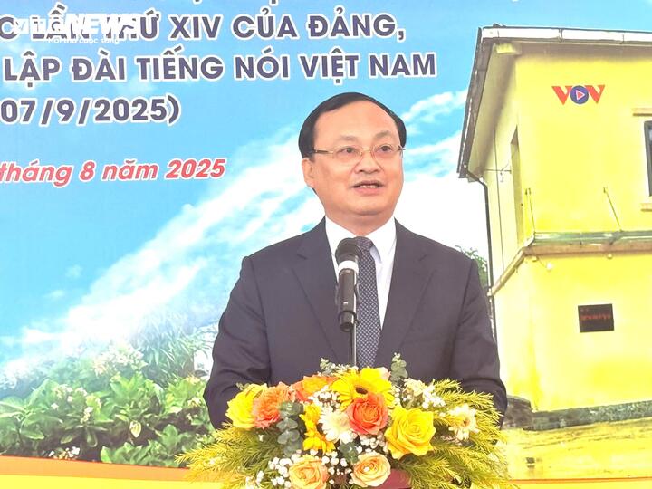 Ông Đỗ Tiến Sỹ, Ủy viên BCH Trung ương Đảng, Ủy viên BCH Đảng bộ Chính Phủ, Bí thư Đảng ủy, Tổng Giám đốc Đài Tiếng Nói Việt Nam phát biểu tại buổi lễ.