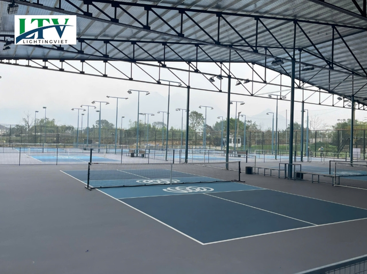 Dự án lắp đặt đèn pha LED cho sân Pickleball tại Phú Thọ.