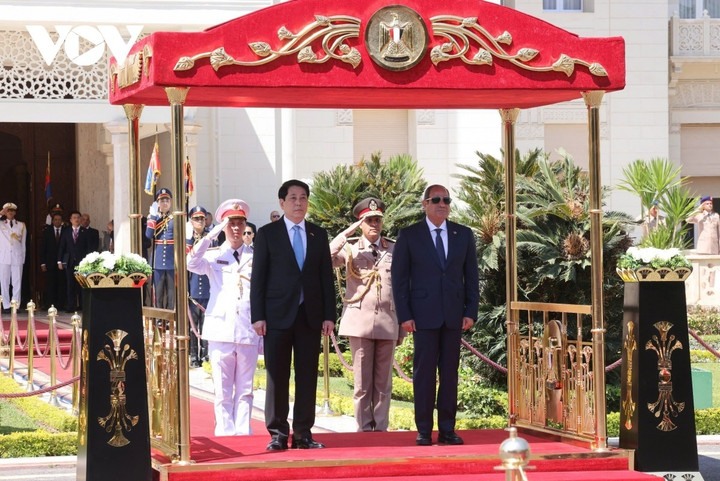 Tổng thống Abdel Fattah Al-Sisi chủ trì lễ đón Chủ tịch nước Lương Cường thăm cấp Nhà nước tới Ai Cập.