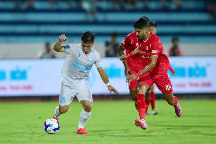 Hoàng Anh là điểm sáng trong các pha tấn công của CLB Nam Định.