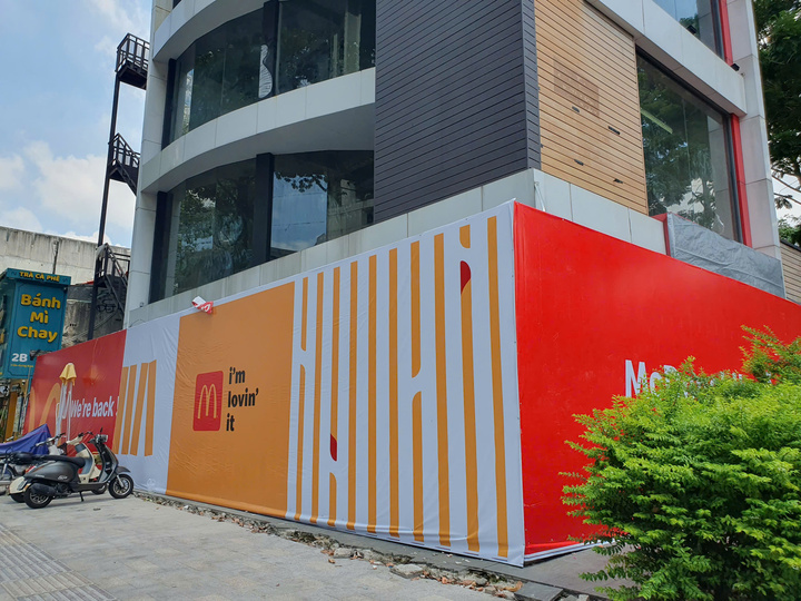 2 kiểu ‘quay xe’ của McDonald’s và Chagee trên đất vàng TP.HCM