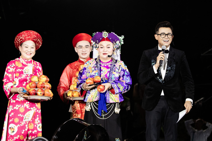Nghệ sĩ Xuân Hinh hát văn, mang hit 'Bắc Bling' lên 'concert quốc gia' - 5