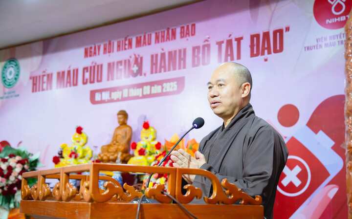 Thượng toạ Thích Đức Thiện - Phó Chủ tịch, Tổng Thư ký Trung ương Giáo hội Phật giáo Việt Nam phát biểu tại sự kiện.