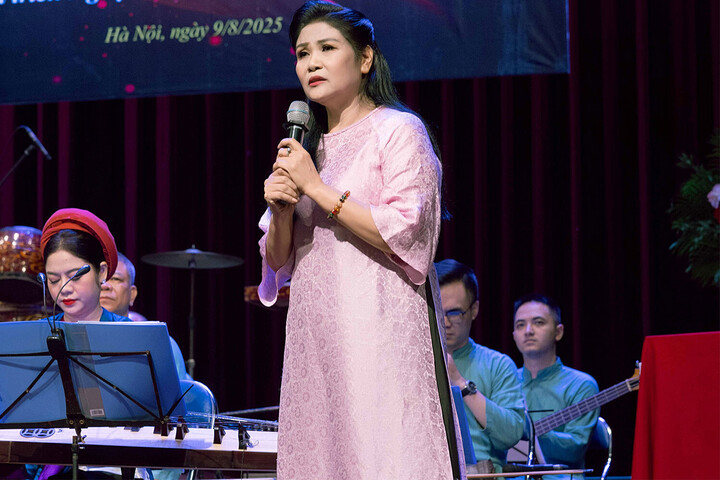 NSND Thanh Ngoan xúc động khi nhắc đến người thầy - nhạc sĩ Hoàng Kiều.