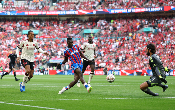 Liverpool 2 lần dẫn trước nhưng đều bị gỡ hòa. (Ảnh: Reuters)