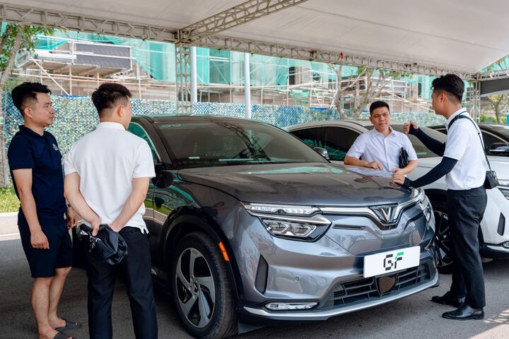 'Ngày hội thu xăng đổi điện' phủ sóng khắp ba miền trong tháng 8 - 2