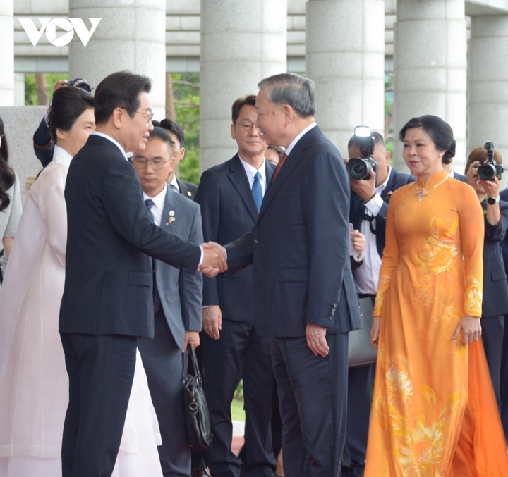 Tổng thống Hàn Quốc Lee Jae Myung và Phu nhân đón Tổng Bí thư và Phu nhân Ngô Phương Ly