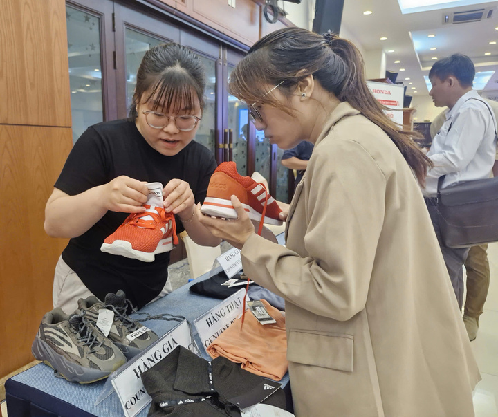 Để người dân mua hàng thật thì doanh nghiệp phải "dạy" AI nhận biết hàng giả