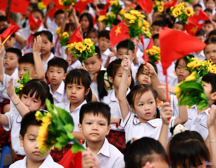 Từ năm học 2025-2026, TP Hà Nội sẽ hỗ trợ tiền ăn trưa cho học sinh tiểu học từ 20.000-30.000 đồng/ngày