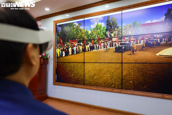 Người xem sẽ được hoà vào dòng người, chứng kiến thời khắc lịch sử thiêng liêng của dân tộc: Chủ tịch Hồ Chí Minh đọc bản Tuyên ngôn độc lập tại Quảng trường Ba Đình, Hà Nội ngày 2/9/1945.