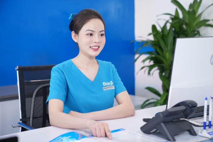Trước khi xét nghiệm, điều dưỡng viên của DIAG sẽ tư vấn và hướng dẫn kỹ càng. (Ảnh: DIAG)
