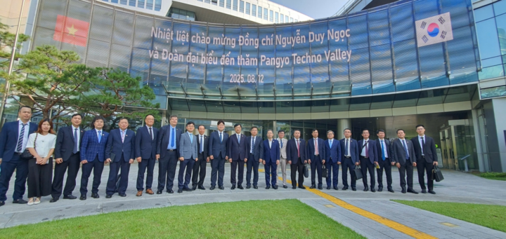 Đoàn đại biểu cấp cao do ông Nguyễn Duy Ngọc - Chủ nhiệm Ủy ban Kiểm tra Trung ương, đến thăm và làm việc tại Thung lũng Công nghệ cao Pangyo. (Ảnh: PV)