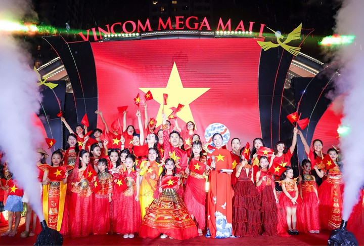 Vincom khởi động chiến dịch 'Tự hào Sao Việt' chào mừng 80 năm Quốc khánh - 3