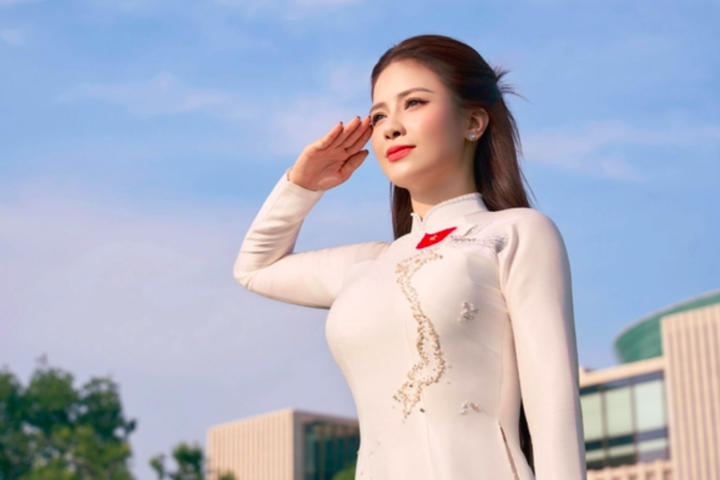 Dương Hoàng Yến không áp lực khi bị so sánh với nhiều nghệ sĩ cùng ra mắt ca khúc về Tổ quốc.