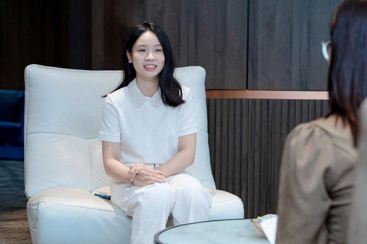 Nguyễn Hương Lan tại văn phòng Sunshine Group.