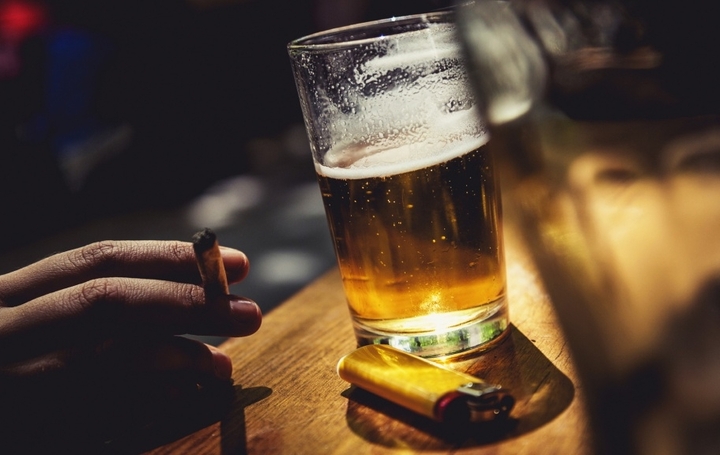 Uống bia để dễ ngủ, lập trình viên sốc khi mỡ máu cao gấp đôi mức báo động