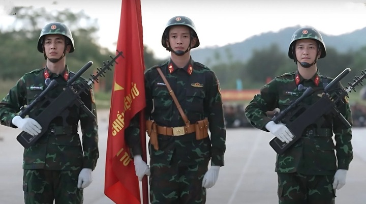 Hình ảnh Thượng úy Lê Hoàng Hiệp xuất hiện trong