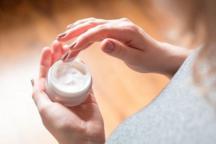 Mỹ phẩm bị thu hồi do công thức thực tế khác hồ sơ công bố. (Ảnh minh hoạ)