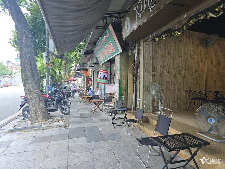 Những hộ dân thuộc diện di dời vẫn chưa có ngày cụ thể, mọi hoạt động diễn ra bình thường. (Ảnh: Nhật Hoàng)