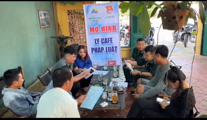 Mô hình ly cà phê pháp luật.