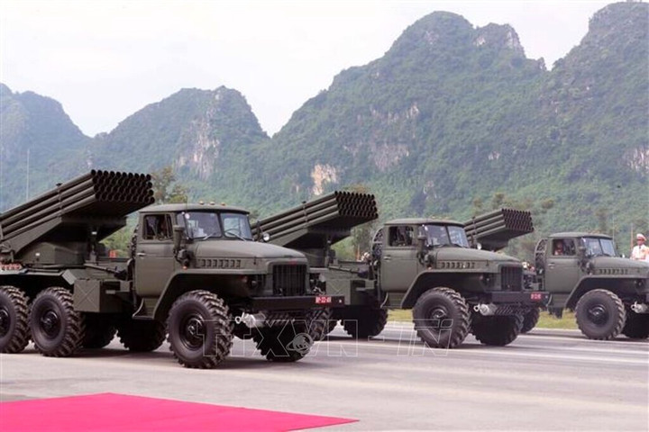 Xe pháo BM21 của Binh chủng Pháo binh tham gia hợp luyện. Ảnh: Trọng Đức - TTXVN