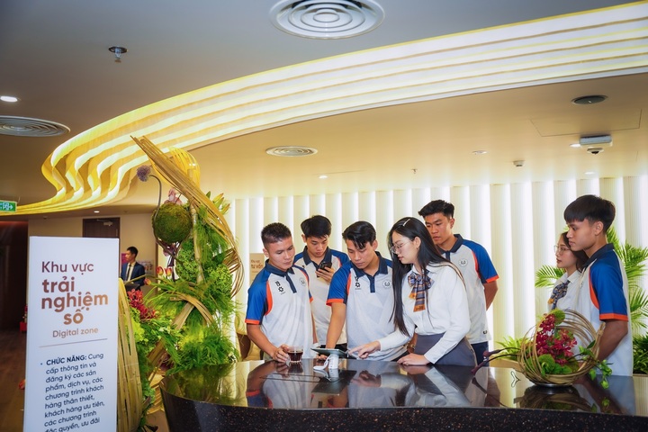 VPBank Flagship Hà Nội đánh dấu bước tiến mới trong hành trình chuyển đổi số toàn diện và nâng cao trải nghiệm khách hàng.