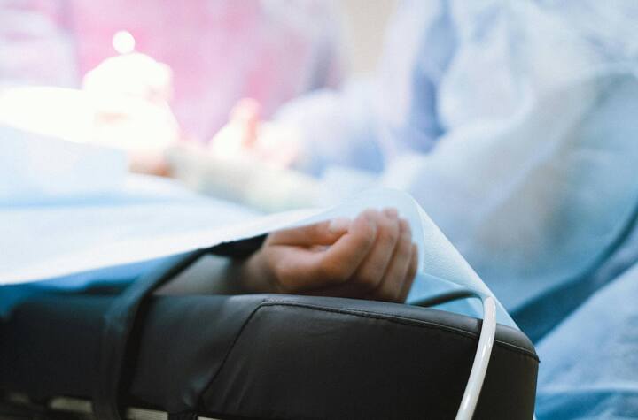 Nữ sinh 20 tuổi đi không vững, nhập viện mới biết bị đột quỵ