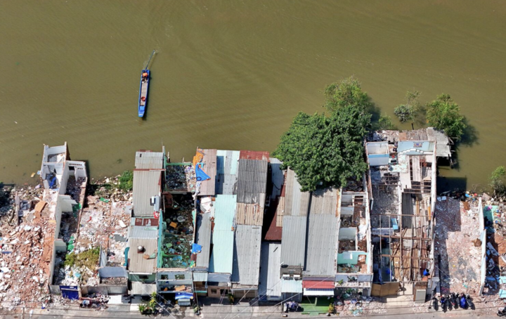 Projekt obnovy severního břehu kanálu Doi je dlouhý více než 4,3 km a jeho celkový kapitál přesahuje 7 300 miliard dongů.