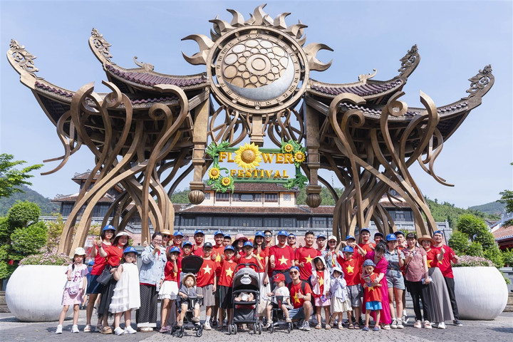 Sun World Ba Na Hills dành ưu đãi khủng cho du khách Việt Nam dịp Quốc khánh.