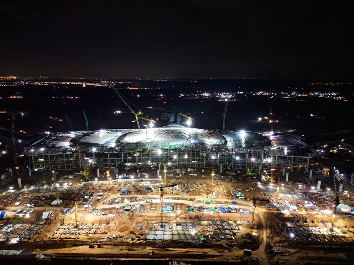 Cảnh làm việc xuyên đêm ở đại công trường sân bay Long Thành