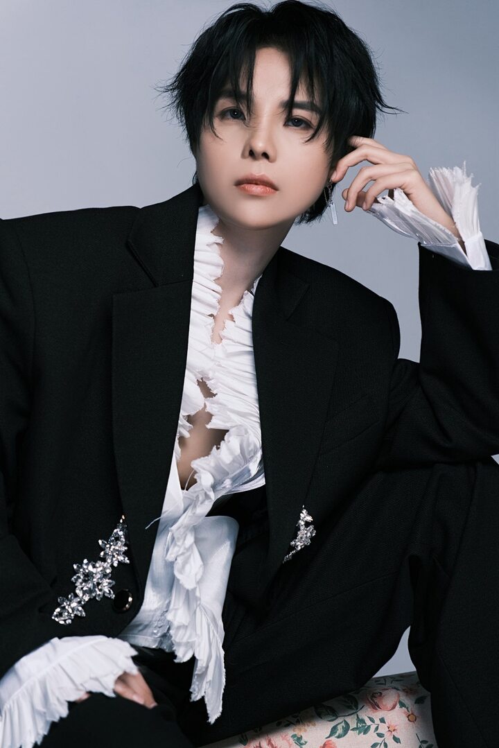 Sự xuất hiện của Vũ Cát Tường trong danh sách 30 nam nghệ sĩ tham gia "Anh trai say hi" mùa 2 nhận nhiều ý kiến trái chiều. Ngoài những tranh cãi, một số người hâm mộ vẫn bênh vực khi cho rằng ca sĩ sẽ đem đến một màu sắc đặc biệt cho chương trình.