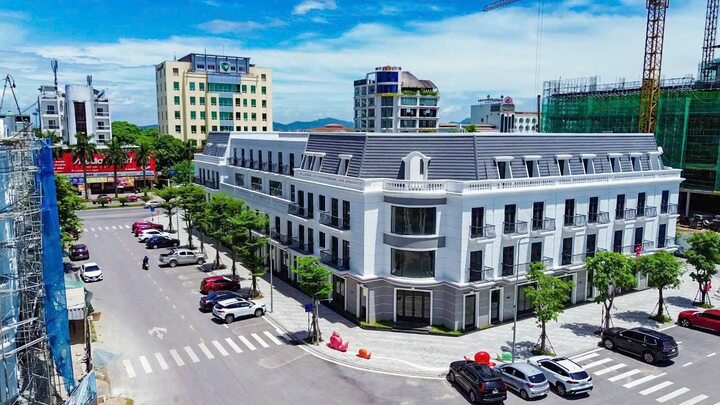 Vincom Shophouse Diamond Legacy chỉ còn chưa tới 10 căn cuối cùng đang chờ những chủ nhân danh giá và biết nắm bắt thời cơ.