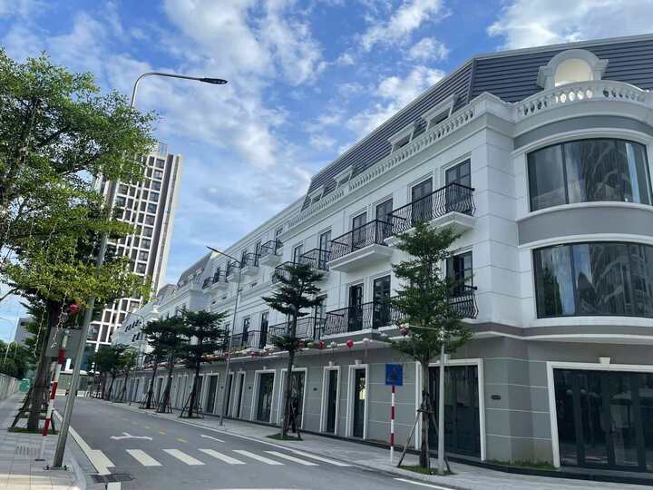 Dãy shophouse phong cách châu Âu kết tinh giữa giá trị thẩm mỹ, công năng thương mại và vị trí đắt giá.