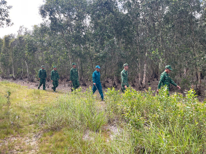 Bà con vùng biên sẵn sàng báo tin về các hoạt động khả nghi, hỗ trợ phát hiện và đấu tranh với âm mưu chống phá, tội phạm xuyên quốc gia hay các tệ nạn xã hội.